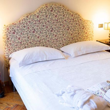 La Luna E I Falo Luxury Accomodation Bed & Breakfast Turin Bagian luar foto